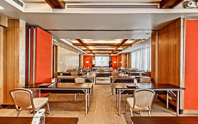 Holiday Inn & Suites Makati by IHG