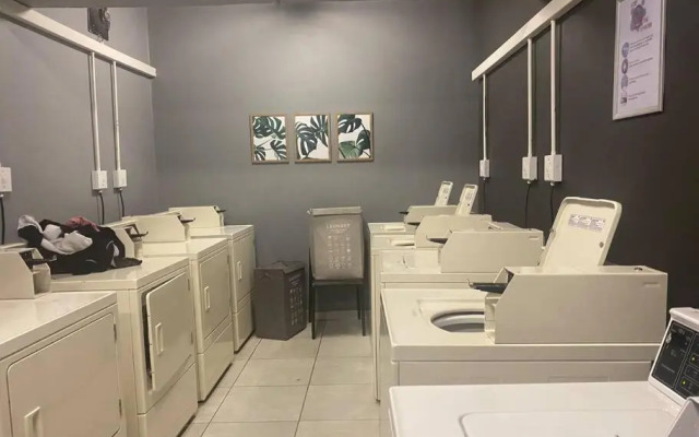 Stylish Dante’s 1-bedroom condo free Wifi & Cinema