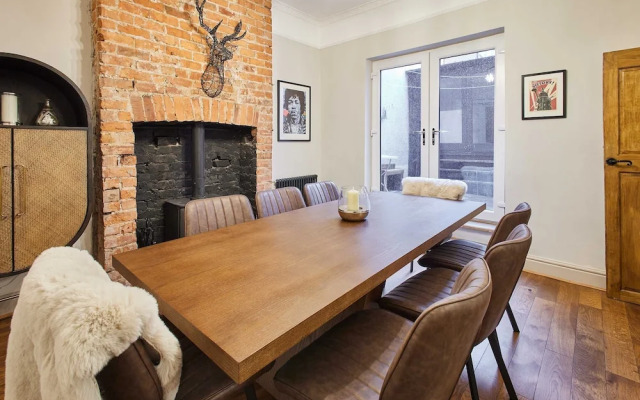 Host Stay Emerald Beach House