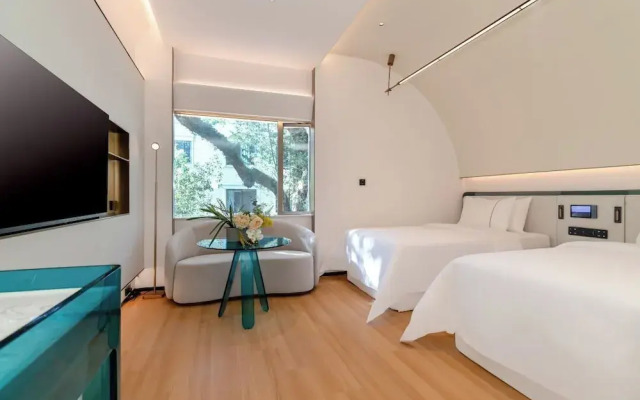 YEE HOTEL (free shuttle bus to Canton Fair Venue）