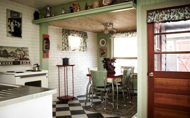 Stickett Inn