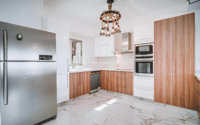 SunnyVillas: 4BR Villa☆Private Pool + Jacuzzi - Villa Amelie