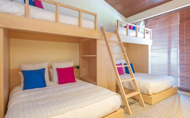 Sunny Vacation Condo 8