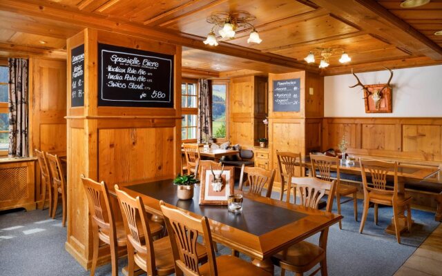 Hirschen Guesthouse - Village Hotel