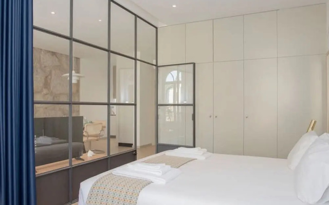 Liiiving in Porto Luxury Beachfront Apartment IV