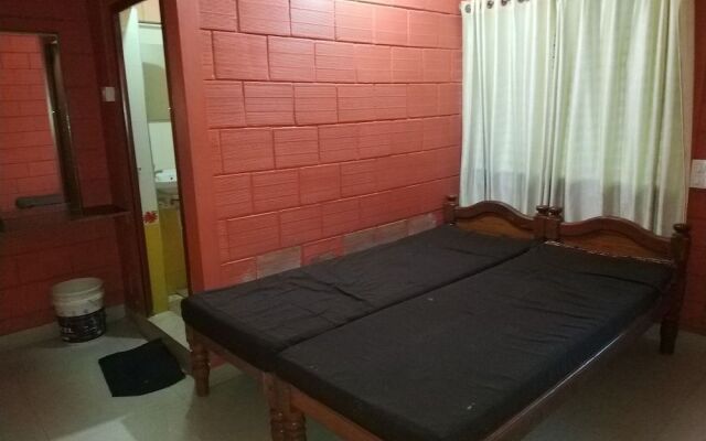 Iroomz Savitri Guest House