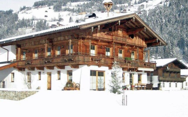 Plush Farmhouse in Ramsau im Zillertal near Ski Area