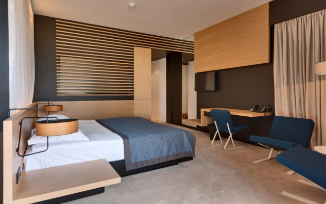 Lone Hotel by Maistra Collection