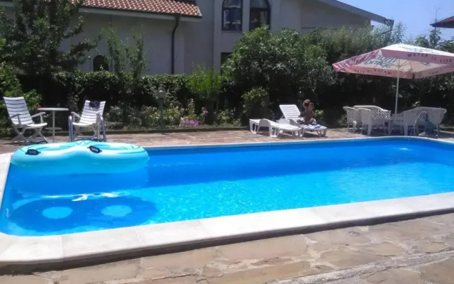 Family Hotel California - Varna