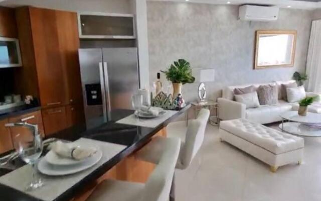 Ocean View Luxurious Condo, Pool,Gym,Sauna,Theater