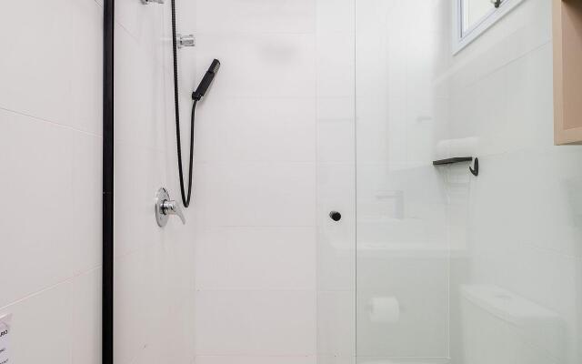 Moderno e amplo apto c/ suite em Jurere RVO201