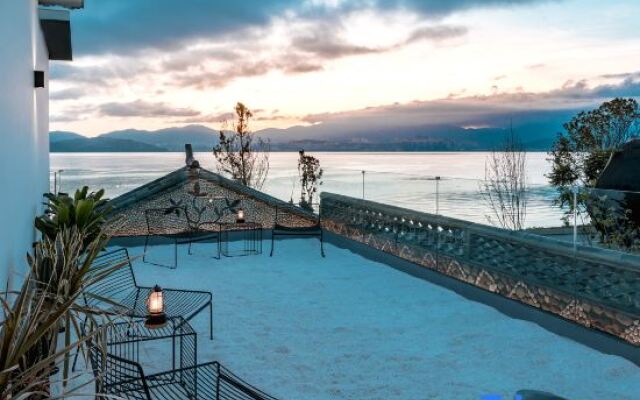 Dali Floating Residential Area Sea view courtyard