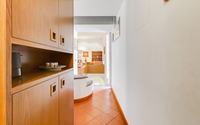 Wonderful Apartment Near The Trevi Fountain