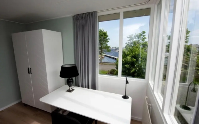 Spacious Holiday Home With Private Jetty