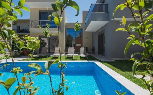 Park-View Pool Villa steps to the Beach