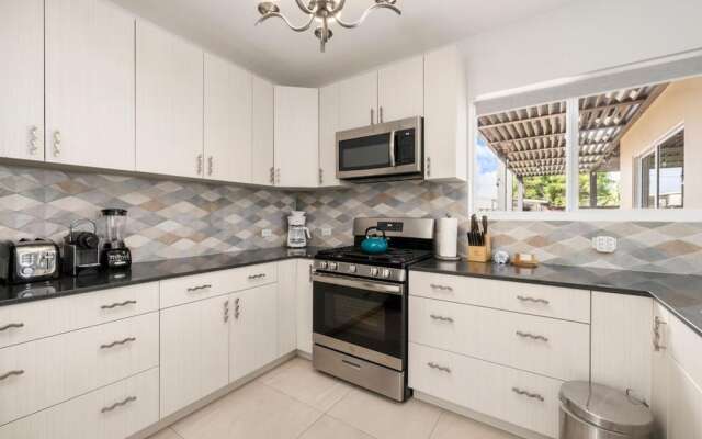 3BR Villa Central Location Private Pool Patio