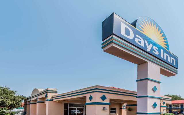 Days Inn by Wyndham South Fort Worth