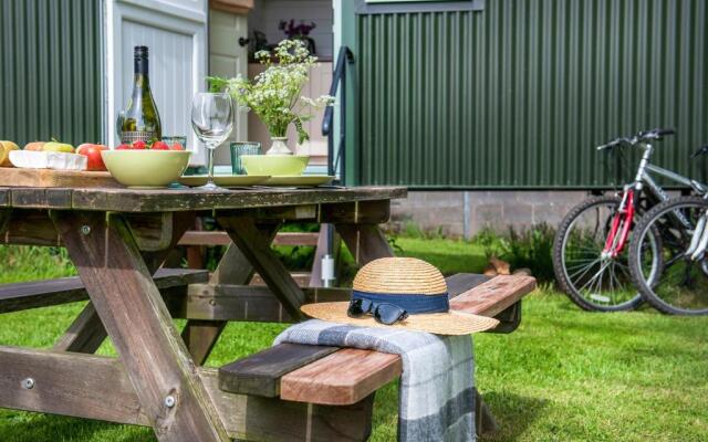 Romantic Shepherds Hut, Kenilworth