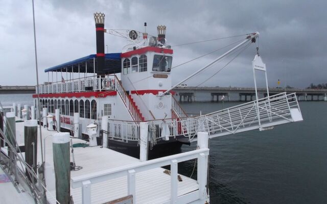 Dream Lover Boat and Breakfast