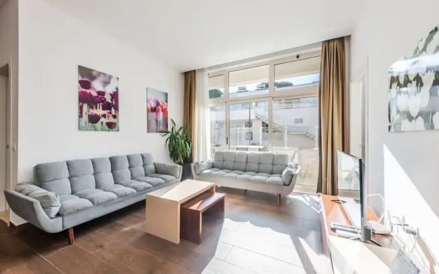 Spacious Apartment by the Beach - Tulipani