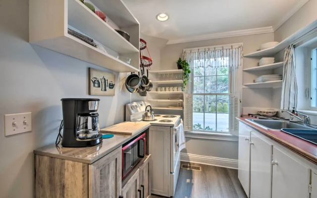 Charming Belfast Home, Walk to Downtown!