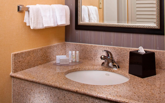 Courtyard by Marriott Memphis Airport