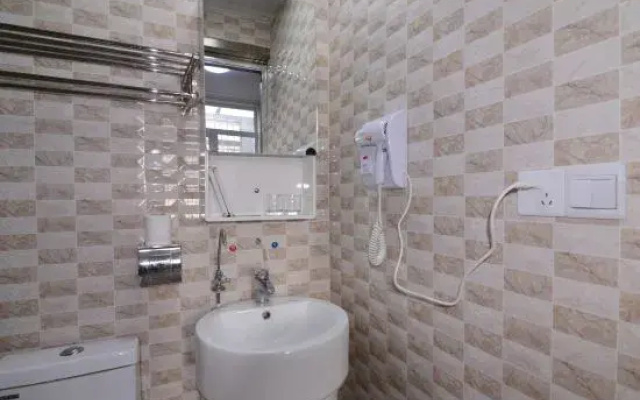 Yangzhong Yizhou Hotel