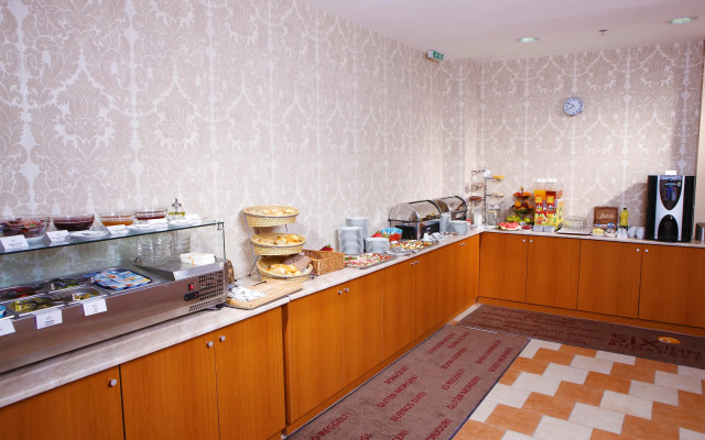 Six Inn Hotel