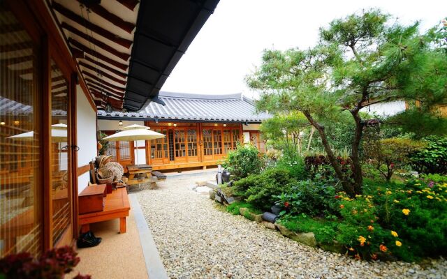 Jeonju Beautiful Garden Hanok Guesthouse
