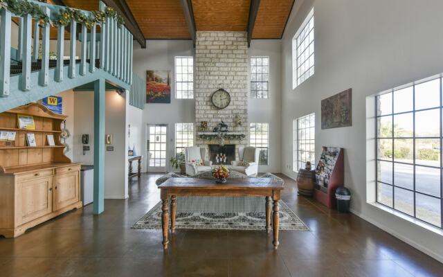 Windcrest Inn and Suites