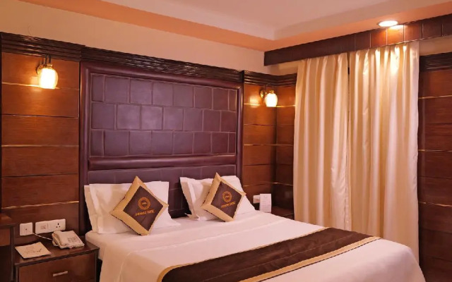 Foxoso Taj View Hotel