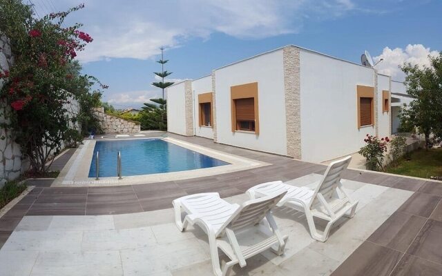 CE004 by Villaofsummer