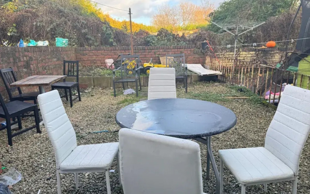 Sheffield - House - Sleeps 5 - Parking - Garden