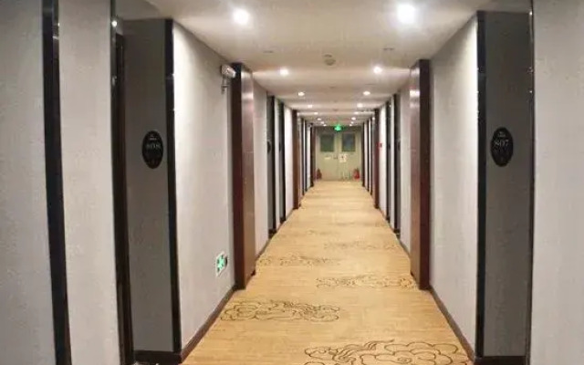 Gold  Deer  Hotel