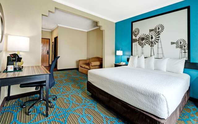 Super 8 by Wyndham San Antonio/Alamodome Area