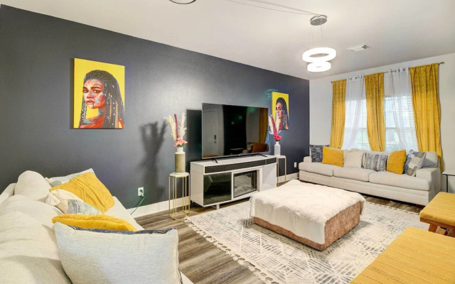 Spacious Houston Home w/ Private Yard & Fire Pit!