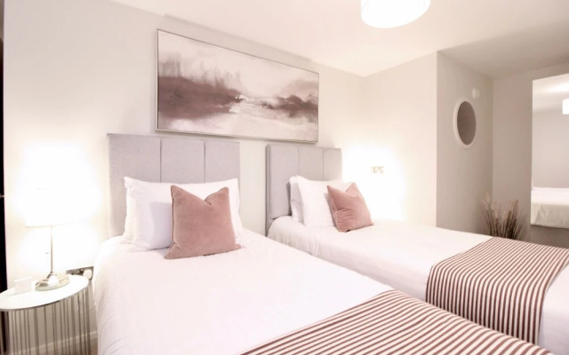 Beautiful Central Windsor Apartment