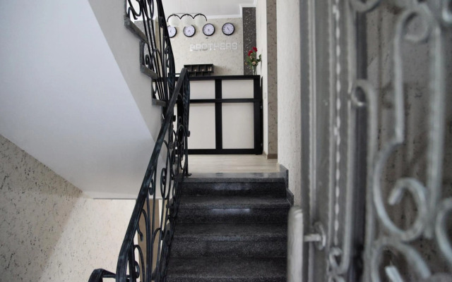 Hotel Four Brothers