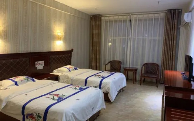 Urat Qianqi Guoli Hotel