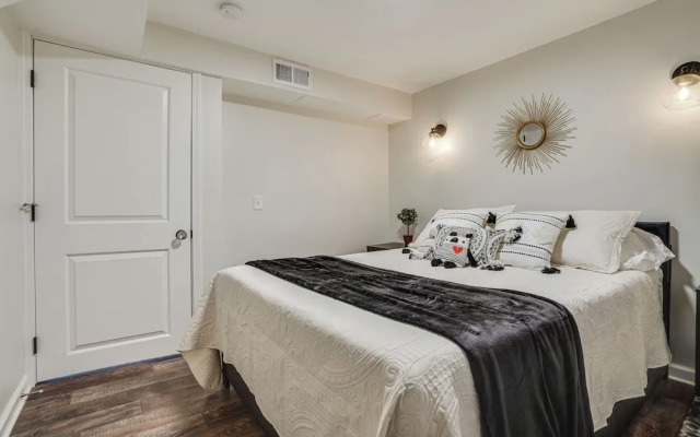 Chic Minneapolis Apt - 6 Blocks to Lake Nokomis!