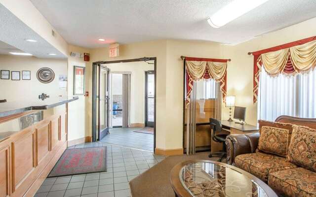 Econo Lodge Inn & Suites Murfreesboro Shopping District