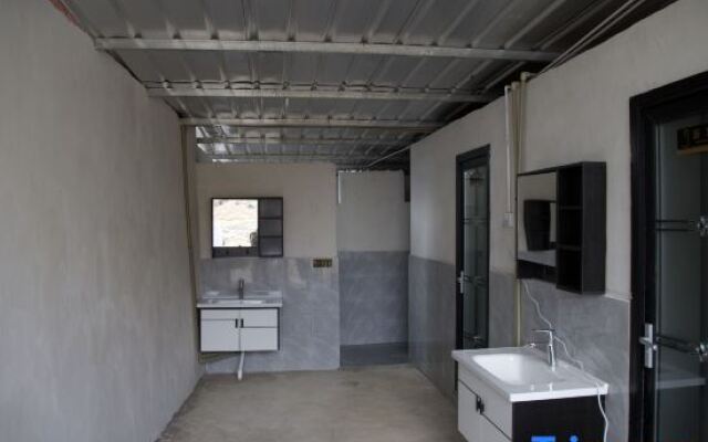 Tiger Leaping Gorge Pillow Landscape Homestay