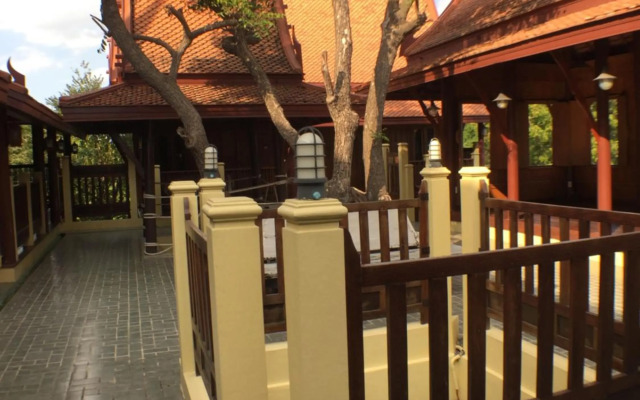 Luang Chumni Village
