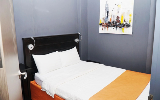 Jade Hotel & Suites