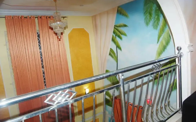 6 Bedroom Serviced Apartments In House in Benin