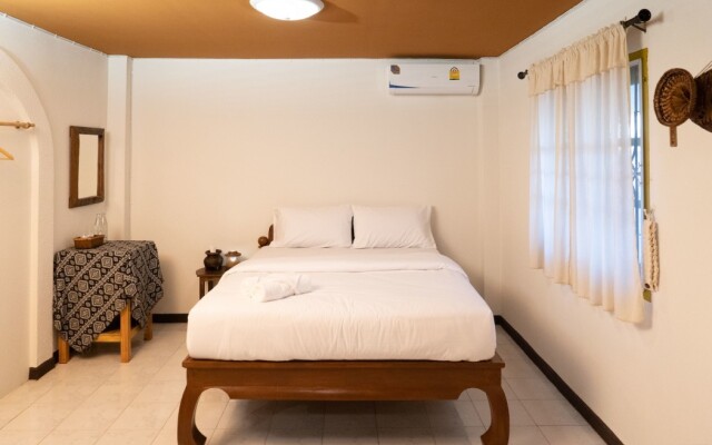 Floating House Hostel
