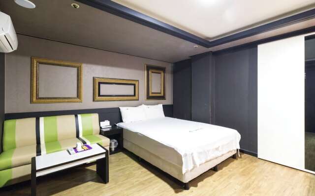 E Hotel