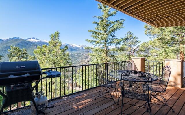 Cedar Lower Luxury Vacation At Windcliff 2 Bedroom Home by RedAwning