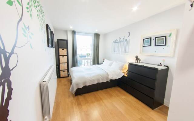 Quiet, Spacious 1BR Hackney Central Flat for 3