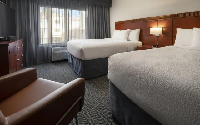 Courtyard By Marriott Palm Springs